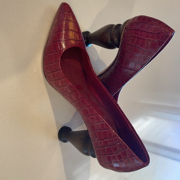 Charlotte Stone crocodile heel in burgundy. - Picture 2 of 6